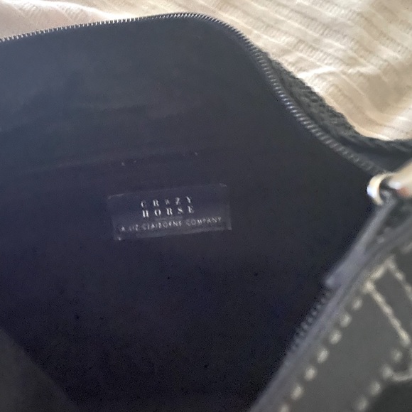 Crazy horse crochet shoulder bag. - Picture 5 of 6